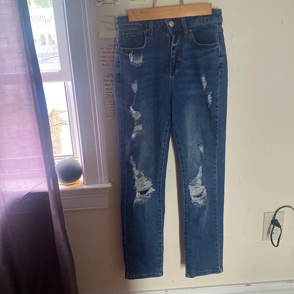 Never worn. They fit baggy and large id get them if you’re a size 2.